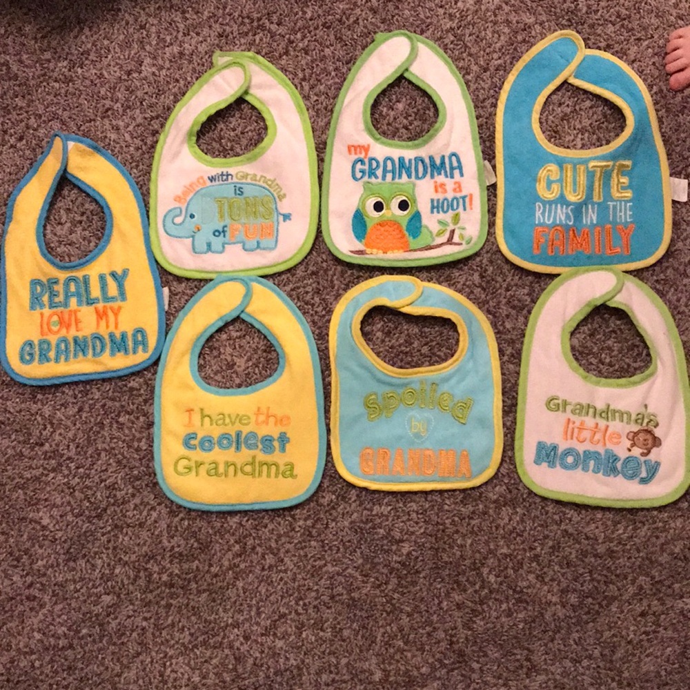 7 baby bibs about Grandma
